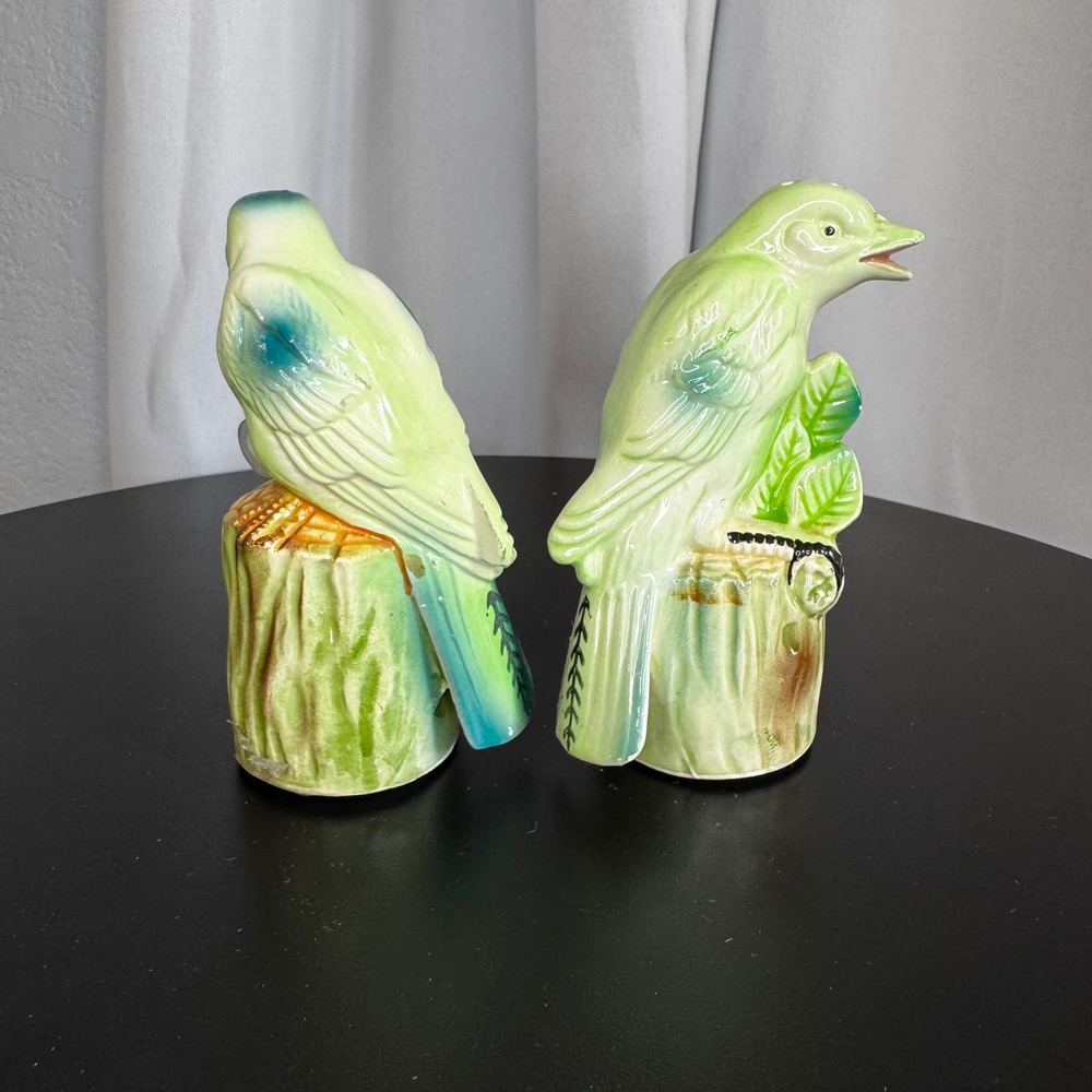 Vintage 50's Bird Salt and Pepper Shakers Green Tree‎ Stump Japan Ceramic Set